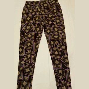 LULAROE
Leggings Magic Carpet Print Tall & Curvy